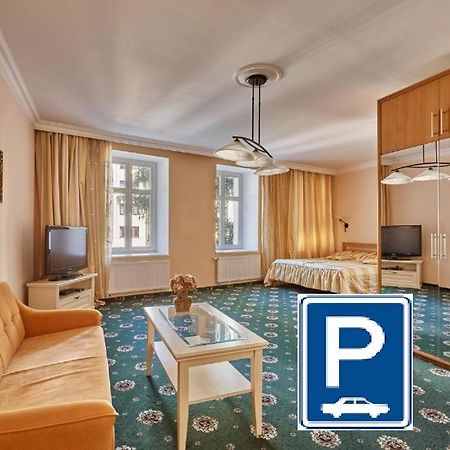 Evergreen Apartments Hotel 卡罗维发利 外观 照片