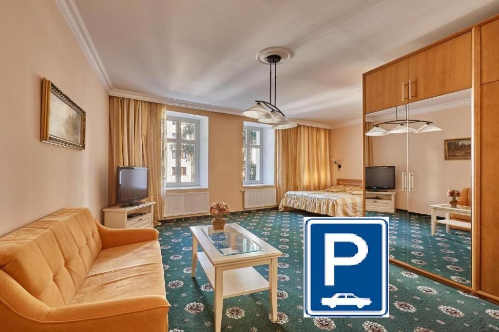 Evergreen Apartments Hotel 卡罗维发利 外观 照片