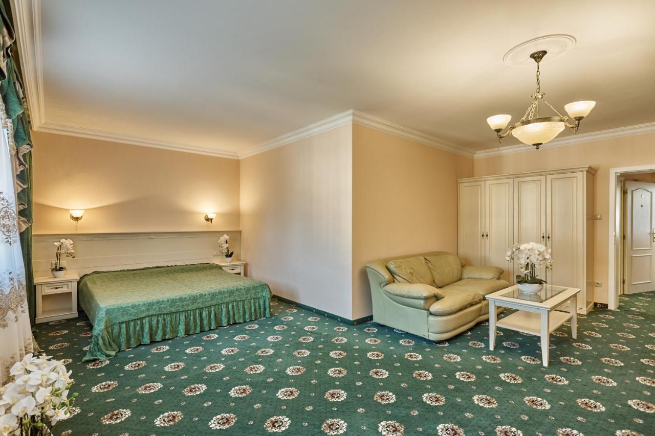 Evergreen Apartments Hotel 卡罗维发利 外观 照片