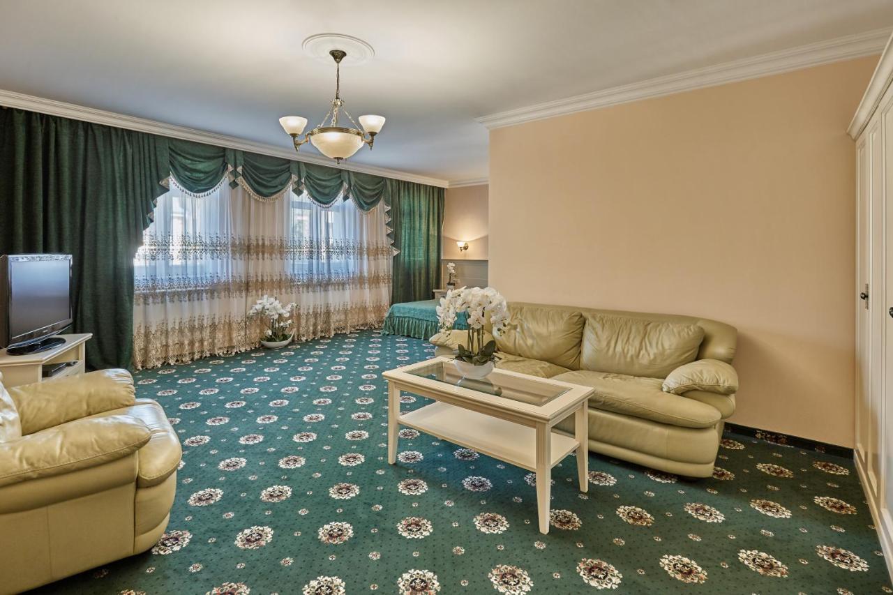Evergreen Apartments Hotel 卡罗维发利 外观 照片